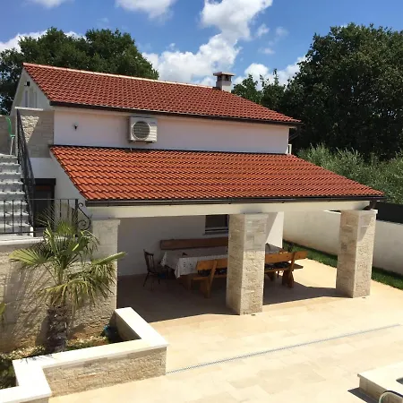 Villa Beautiful With A Comfortable And Cozy Pool And Garden