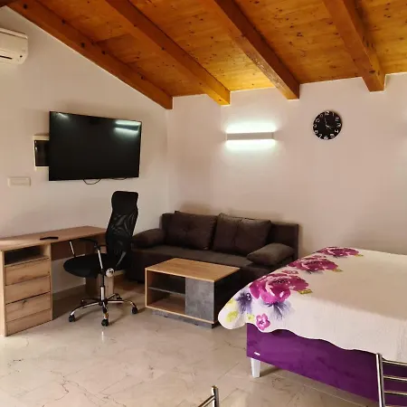 Beautiful With A Comfortable And Cozy Pool And Garden Villa Medulin