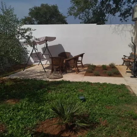 Beautiful With A Comfortable And Cozy Pool And Garden Villa