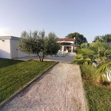 Beautiful With A Comfortable And Cozy Pool And Garden * Medulin