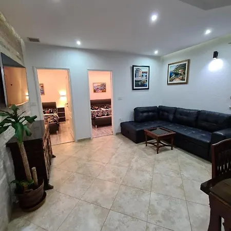 Villa Beautiful With A Comfortable And Cozy Pool And Garden *
