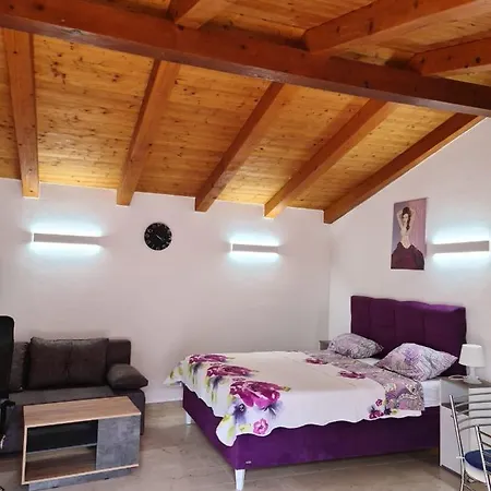 Beautiful With A Comfortable And Cozy Pool And Garden * Medulin