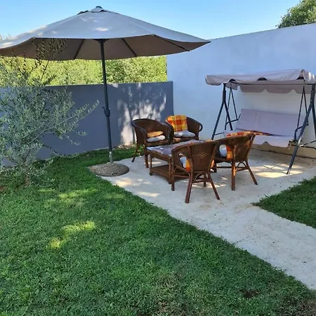 Beautiful With A Comfortable And Cozy Pool And Garden Villa