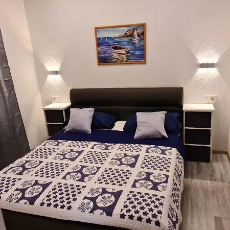 Beautiful With A Comfortable And Cozy Pool And Garden *