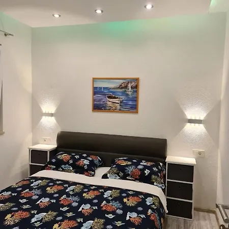 Beautiful With A Comfortable And Cozy Pool And Garden Villa *
