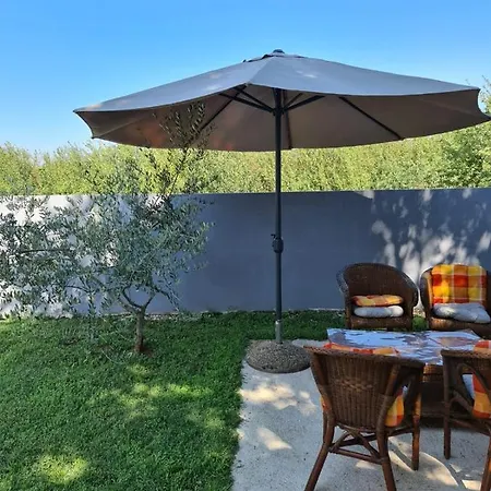 Villa Beautiful With A Comfortable And Cozy Pool And Garden *